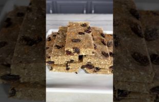 Easy Homemade Vegan Protein Bars! Cinnamon-Raisin &  Refined Sugar Free #enpoweredbycomplement