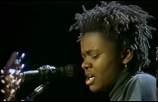 Tracy Chapman – Fast Car – 12/4/1988 – Oakland Coliseum Arena (Official)