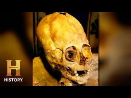 Ancient Aliens: Disturbing Skull Discovered in Alien Chambers (Season 19)