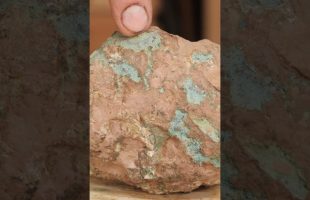 These 3 Rocks will Charge a Cellphone