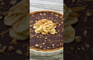 Easy 5 Ingredient Chocolate-Banana Peanut Butter Pie! Refined-Sugar-Free