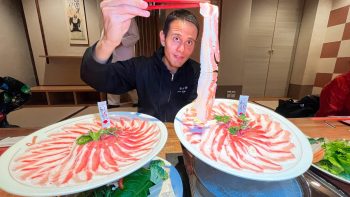 Japanese Street Food – ORIGINAL FRIED RAMEN + 5 Must Eat Foods in Fukuoka, Japan!!