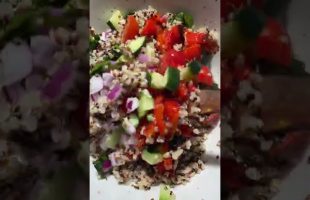 Delicious Roasted Bell Pepper & Quinoa Salad
