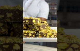 Vegan Pistachios and Date Caramel Squares