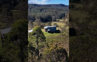Family Life In The Remote Aussie Wilderness. 🦘#tinyhouse
