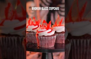 Beware of sharp edges when bitting into these Broken Glass Cupcakes #shorts