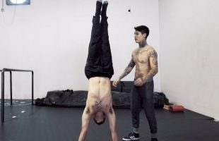 HOW TO DO A HANDSTAND 2016 | THENX