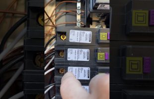 Square D vs Eaton Brekaers #electrical #homeinspection