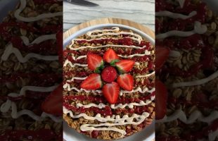 Simple Vegan Strawberry Baked Oats!