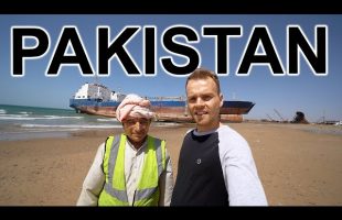 PAKISTAN’S SHIP GRAVEYARD 🇵🇰 Abandoned ships from all over the world on coast