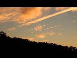 Aerosol Spraying Jet Nearly Collides With Oncoming Aircraft ( GeoengineeringWatch.org )