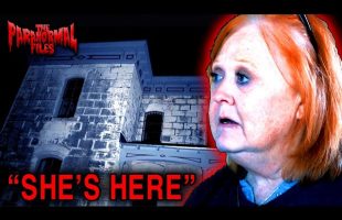 “The Ghost Pinches Men!!” A HAUNTED, ABANDONED Jail in Texas, Overnight | THE PARANORMAL FILES