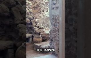 Akrotiri Discovery: The Perfectly Preserved Minoan City Beneath the Ash