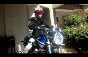 Beer Girl Starts the CB400SF in HD