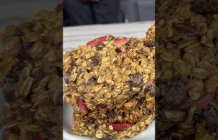 Healthy Vegan Strawberry-Chocolate Chip Breakfast Cookies!!