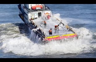 Idiots In Boats Caught On Camera