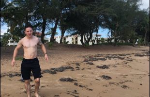 Marine does 26 Pullups